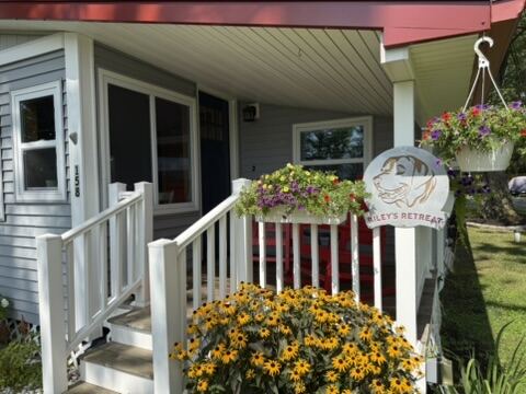 Front entrance – Riley’s Retreat